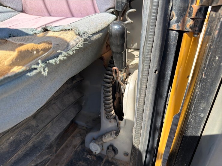 caterpillar-th360b-image-77