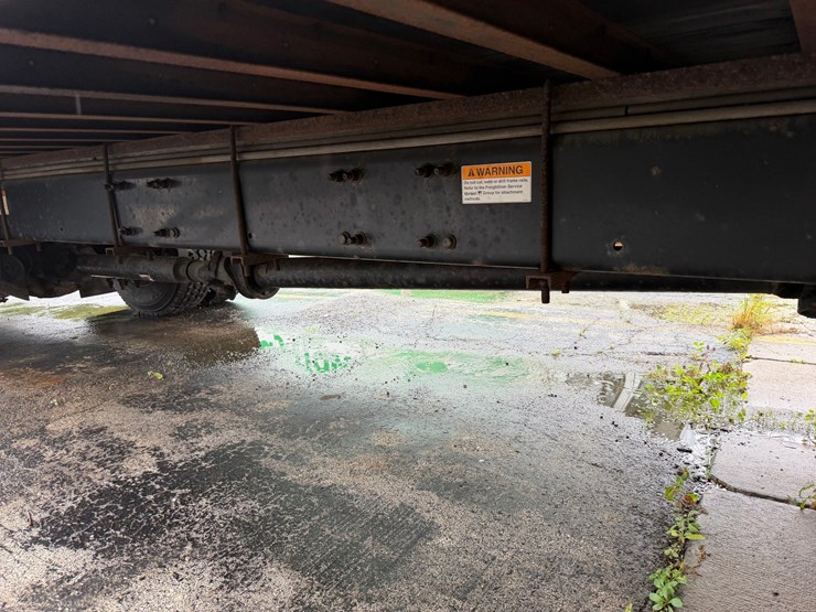 2010-freightliner-m2-106-image-42