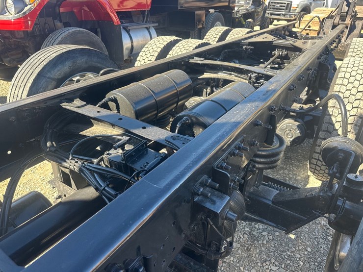 2015-freightliner-114sd-image-18