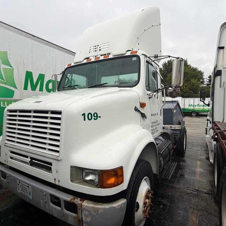 2000 INTERNATIONAL 8100