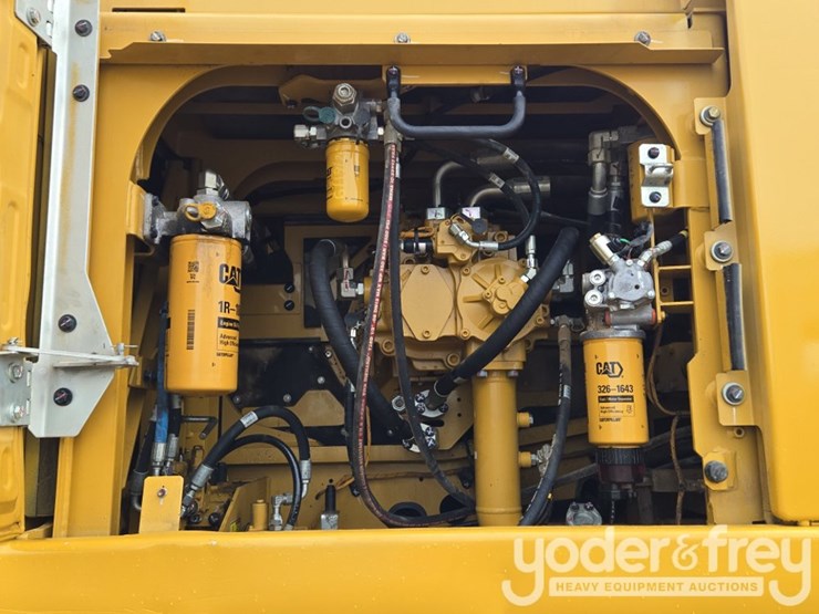 2020-caterpillar-352-image-42