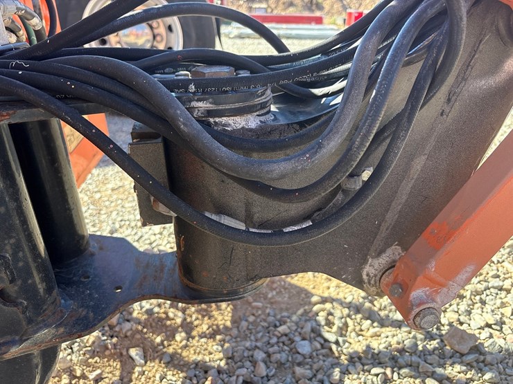 2013-jlg-m600jp-image-34