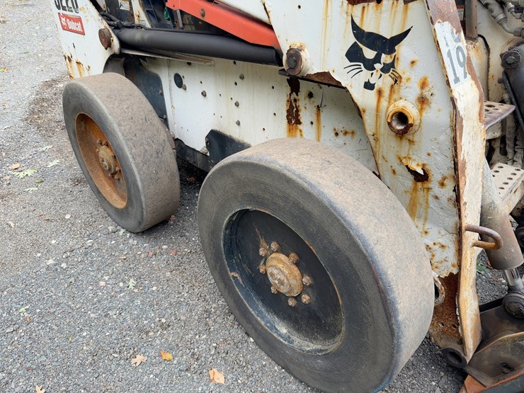 2010-bobcat-s220-image-11