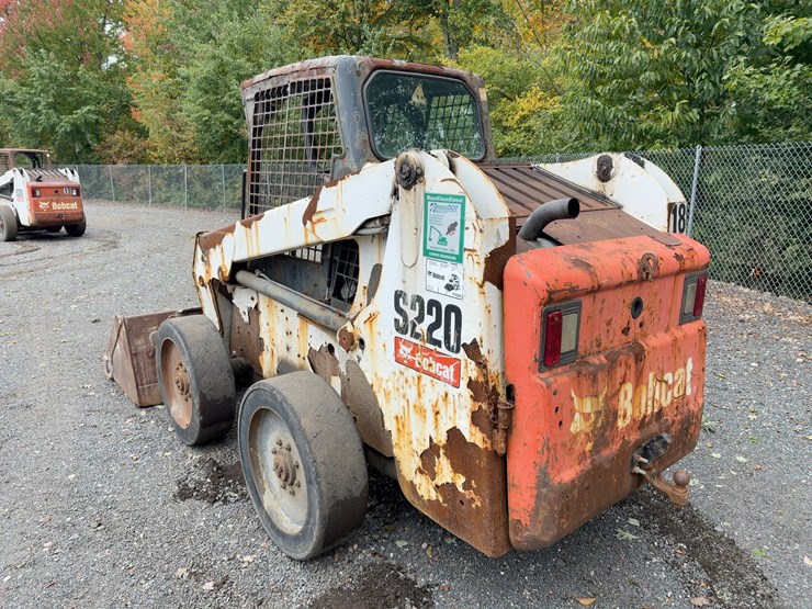2009-bobcat-s220-image-3