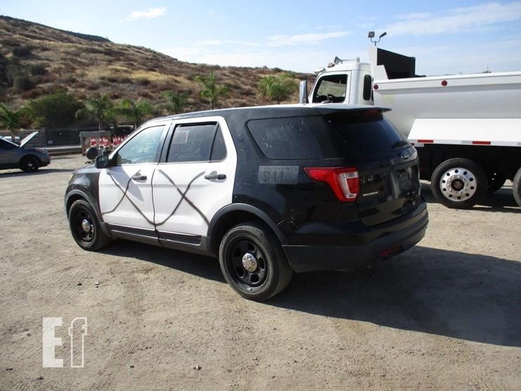 2015-ford-explorer-image-4