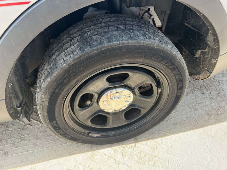 2016-ford-explorer-image-24