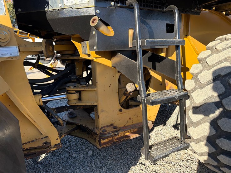 caterpillar-938g-image-19