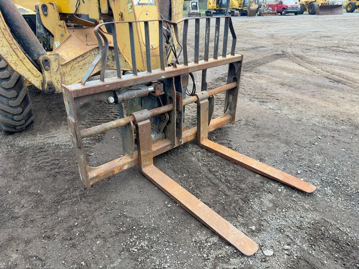 2005-caterpillar-th560b-image-8