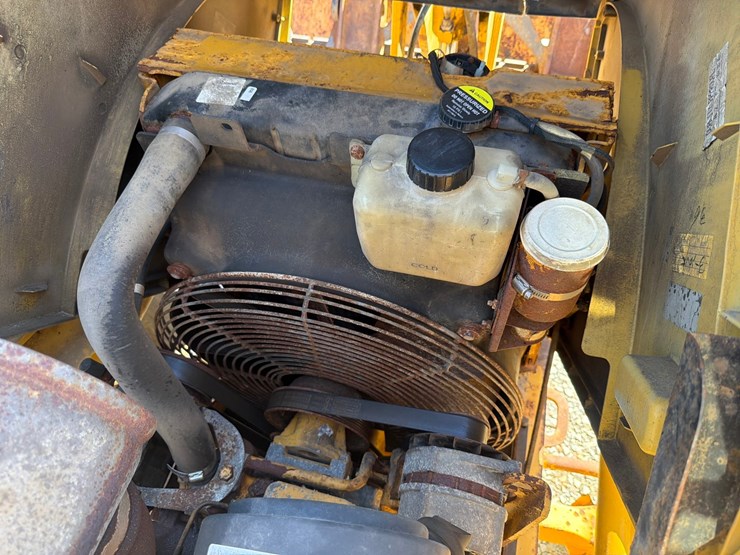 2005-deere-310sg-image-50