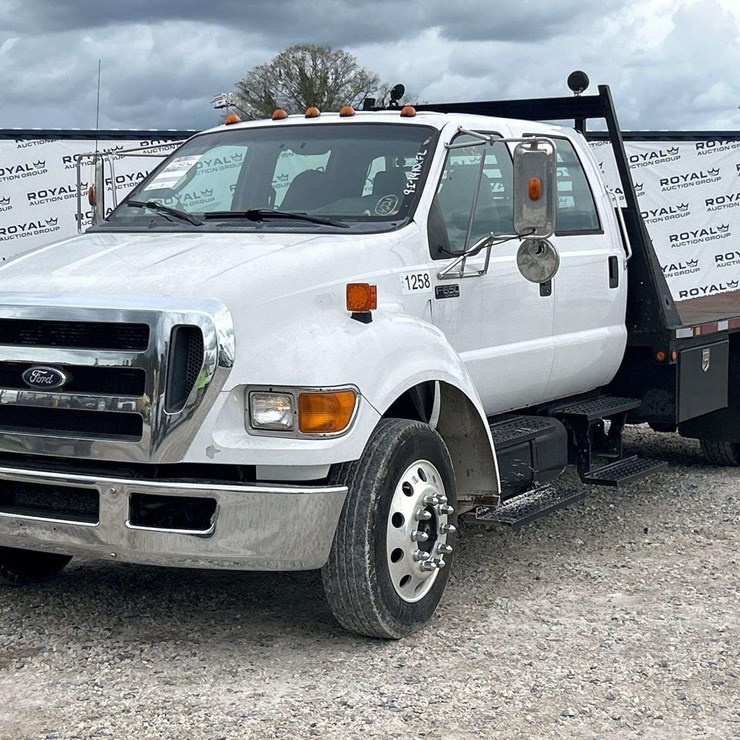 2011 FORD F650