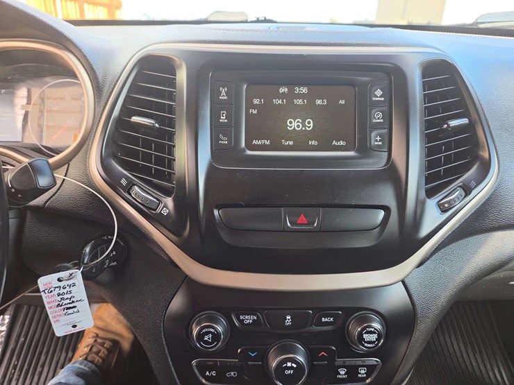 2015-jeep-cherokee-image-13