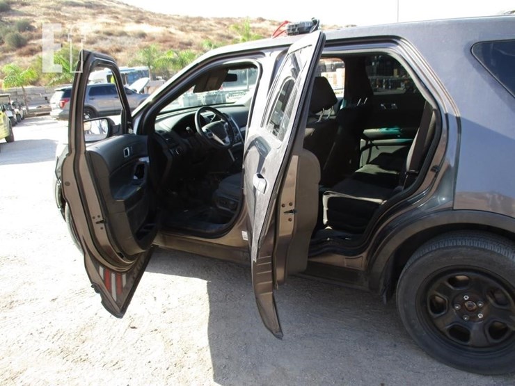 2015-ford-explorer-image-12