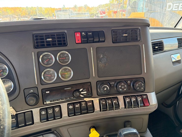 2016-kenworth-t880-image-70