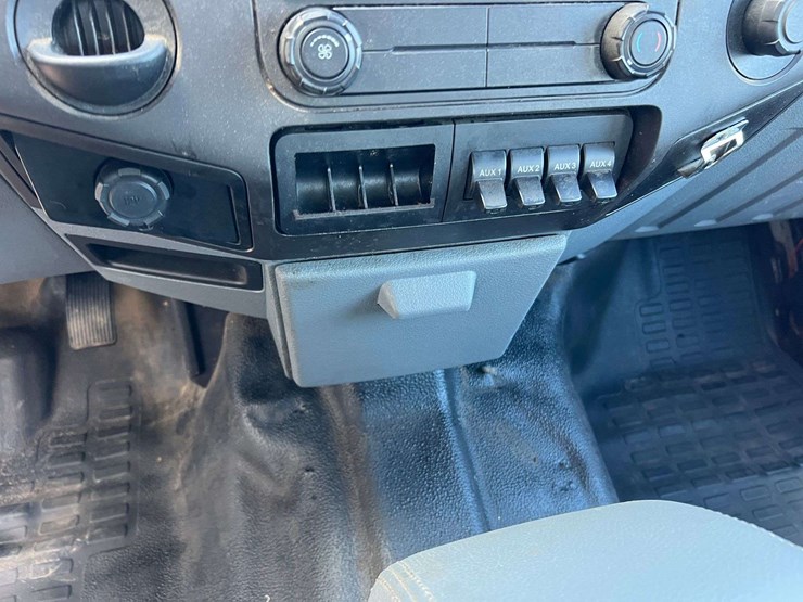 2015-ford-f550-image-15