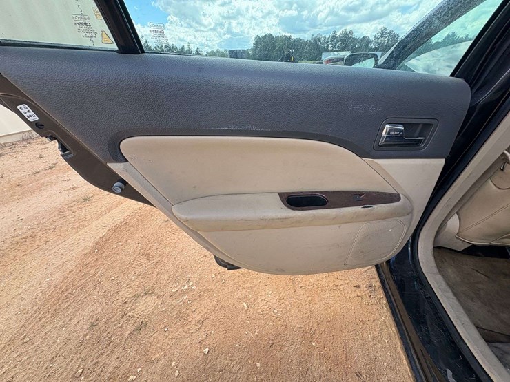 2010-ford-fusion-4-door-sedan-(215,818-miles)-image-12