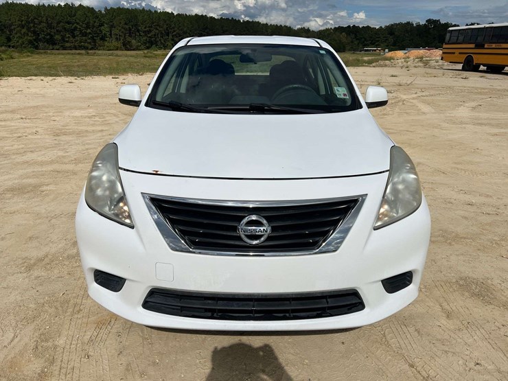 2014-nissan-versa-4-door-sedan-(38,174-miles)-image-5