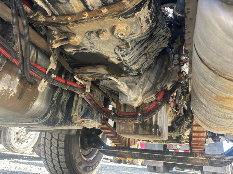2015-freightliner-114sd-image-50