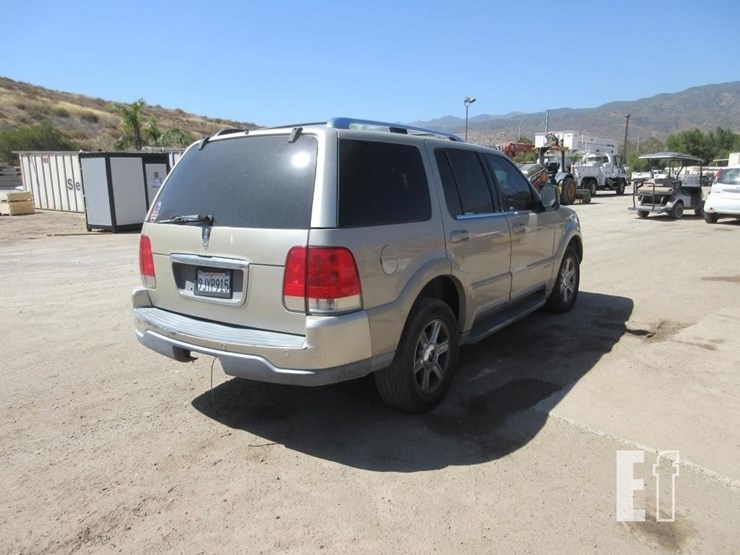 2005-lincoln-aviator-image-3