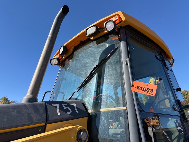 2005-deere-310sg-image-22