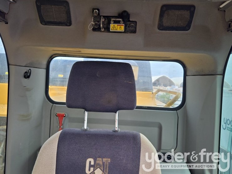 2020-caterpillar-352-image-85