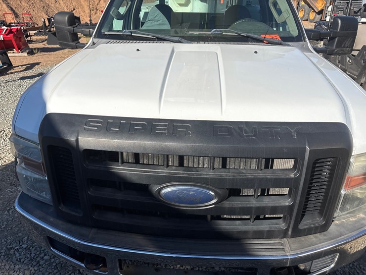 2008-ford-f550-image-26