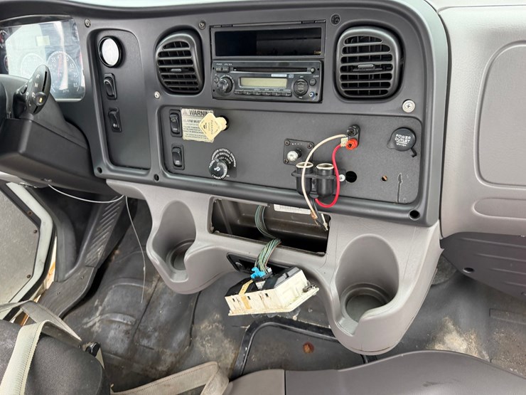 #1677-•-2012-freightliner-m2-cab-image-15