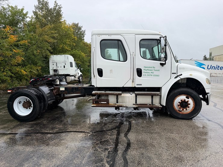 2006-freightliner-m2-106-image-6