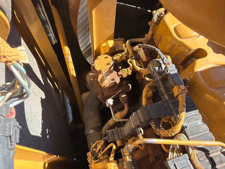 2013-caterpillar-c9-image-62