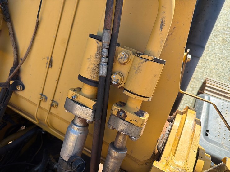 2013-caterpillar-c9-image-46