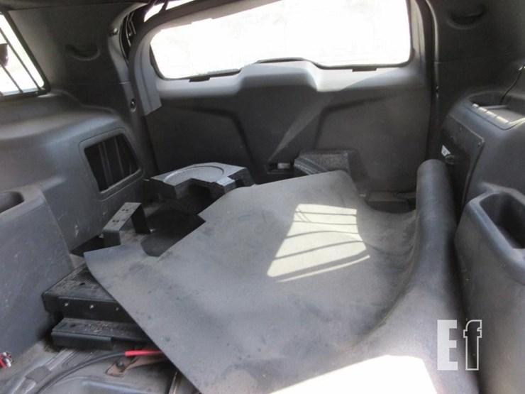 2015-ford-explorer-image-16