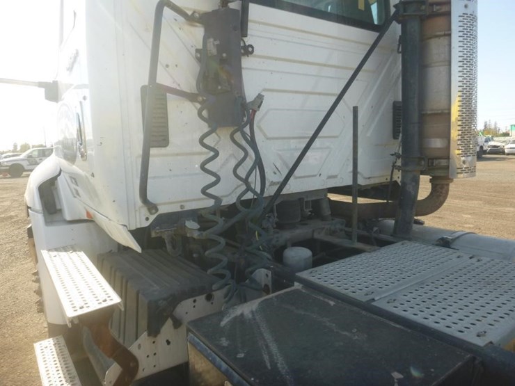 2012-international-prostar-image-9