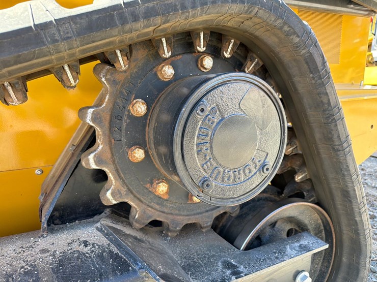 2018-deere-323d-image-19