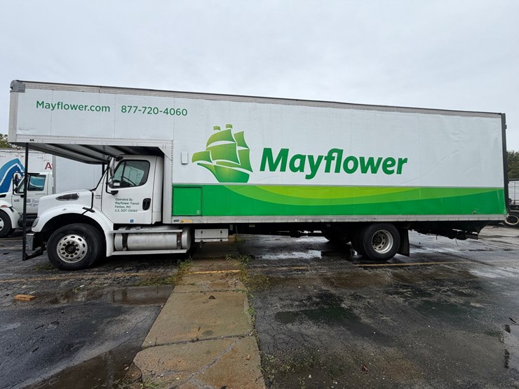 2010-freightliner-m2-106-image-2
