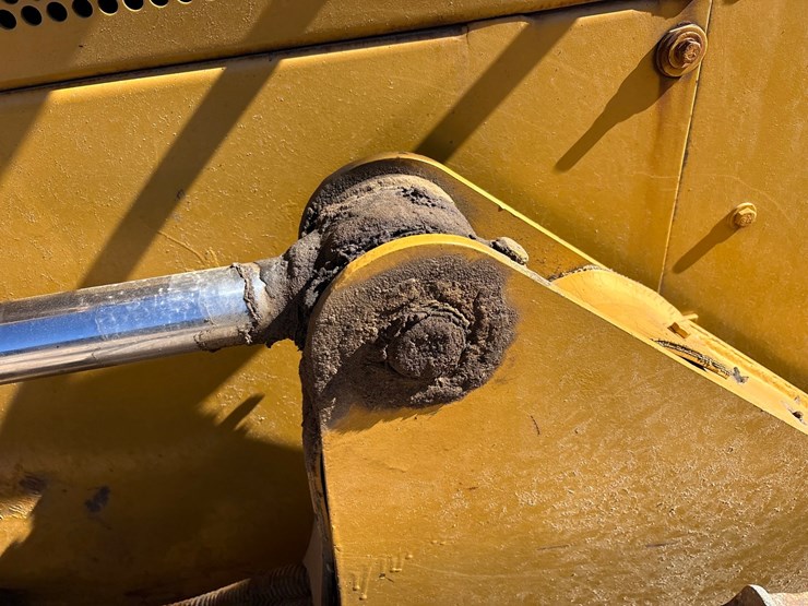caterpillar-d5m-lgp-image-19