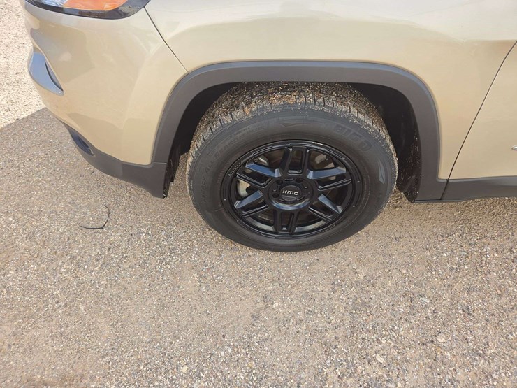 2015-jeep-cherokee-image-18