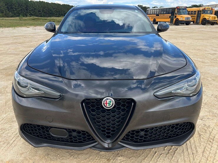 2019-alfa-romeo-giulia-4-door-sedan-(105,950-miles)-image-5