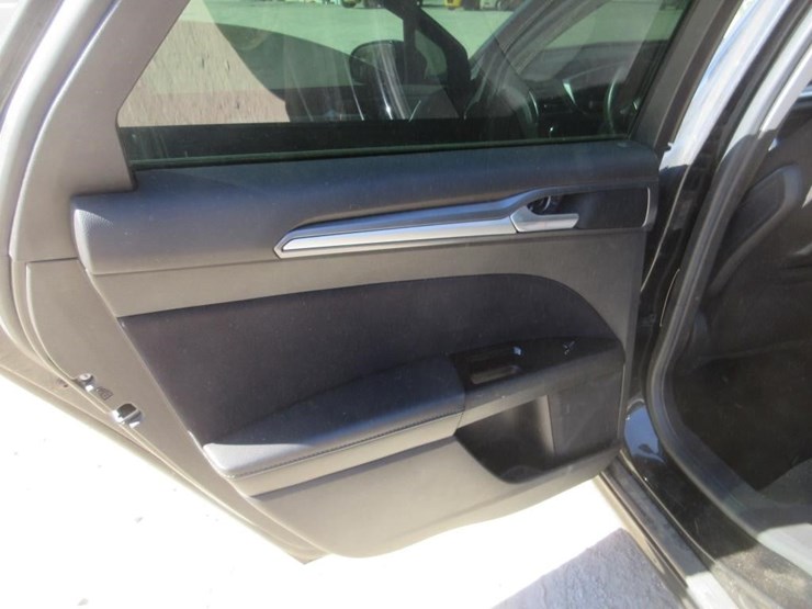 2015-ford-fusion-image-12