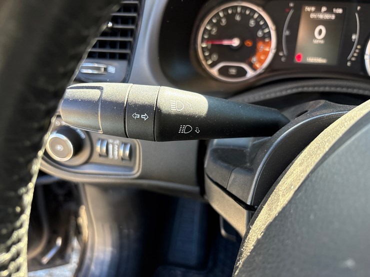 2016-jeep-renegade-image-50