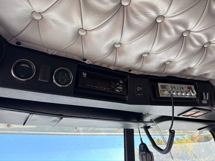 2018-western-star-4700-image-75
