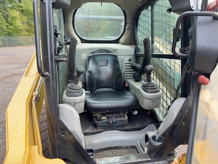 2013-caterpillar-262c2-image-16
