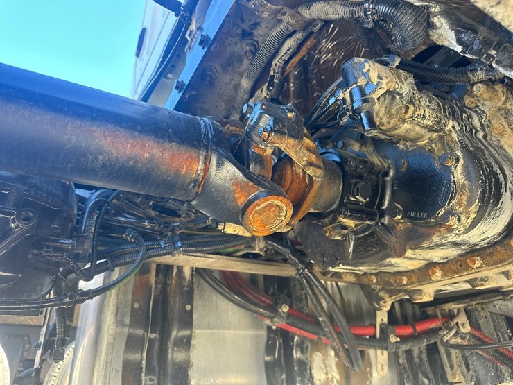 2015-freightliner-114sd-image-51
