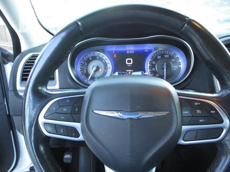 2021-chrysler-300-image-11