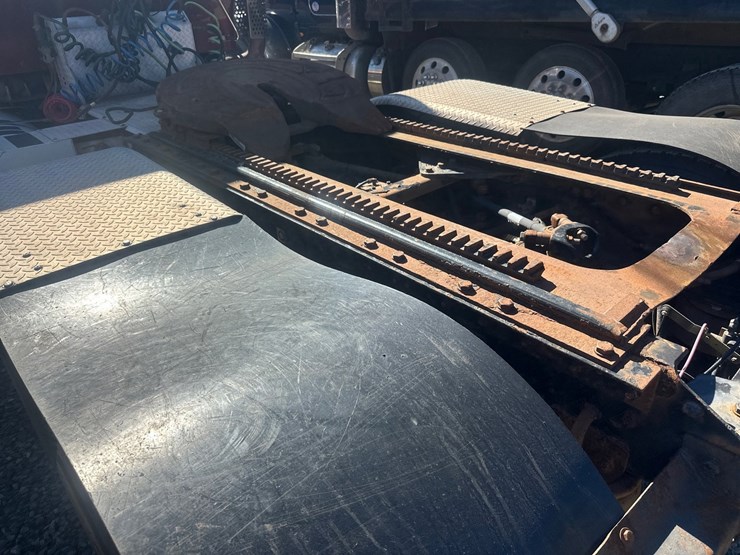 2011-caterpillar-c15-image-23