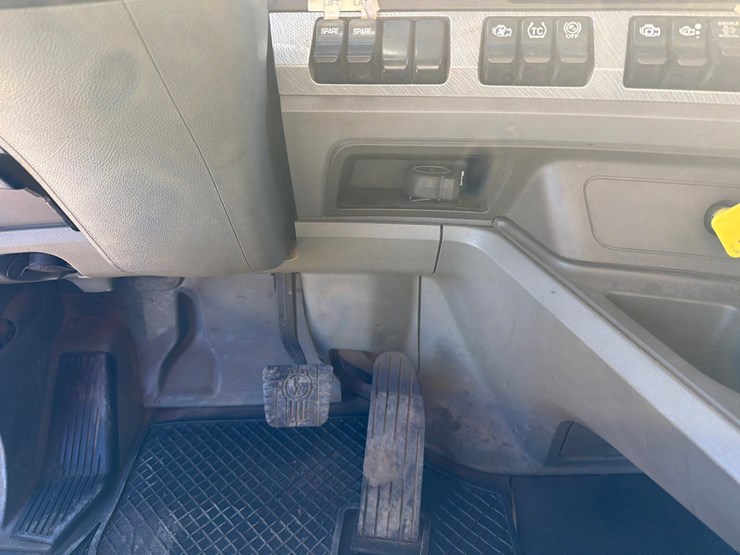 2016-kenworth-t880-image-71