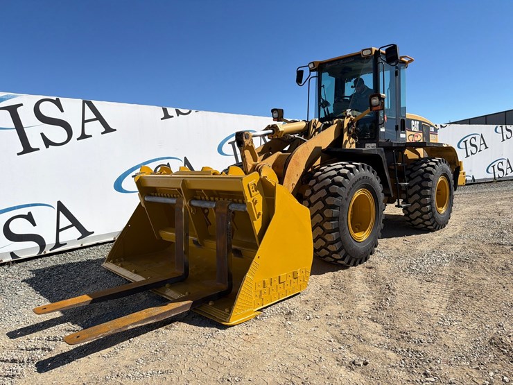 caterpillar-938g-image-1