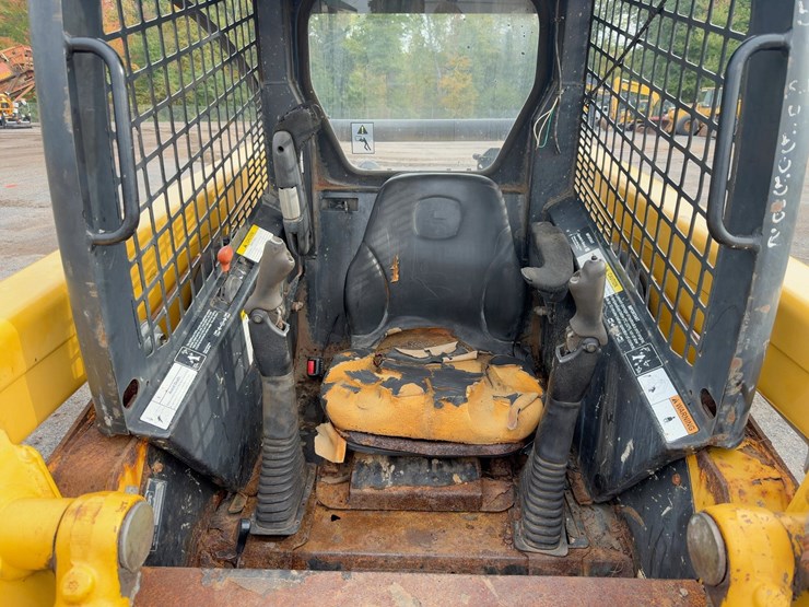 2002-john-deere-250-image-14