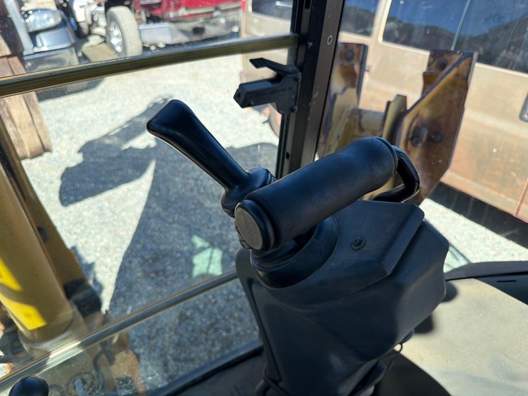 2005-deere-310sg-image-70