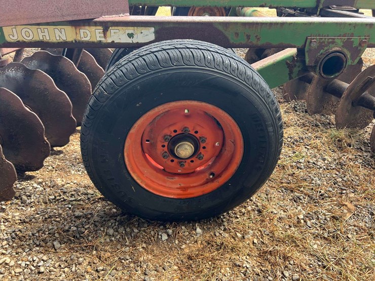 john-deere-210-image-32