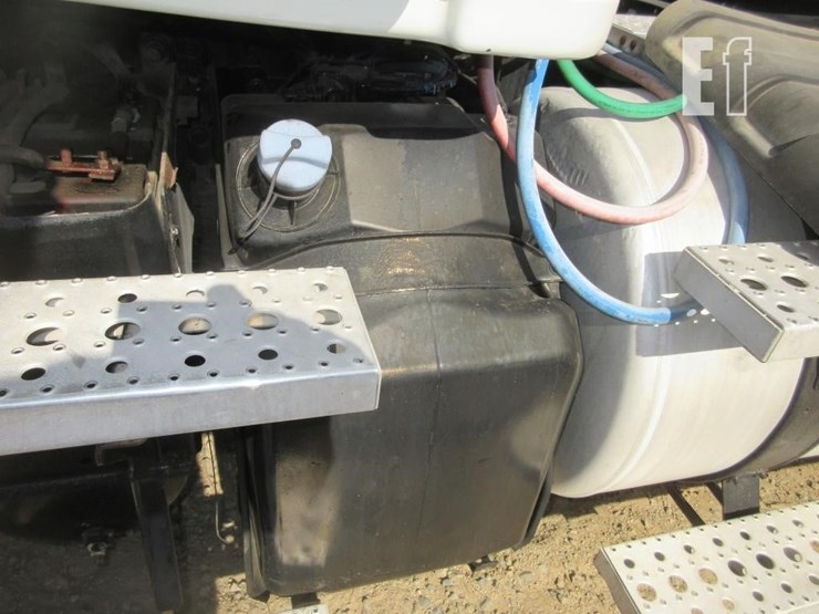2012-freightliner-cascadia-125-image-14