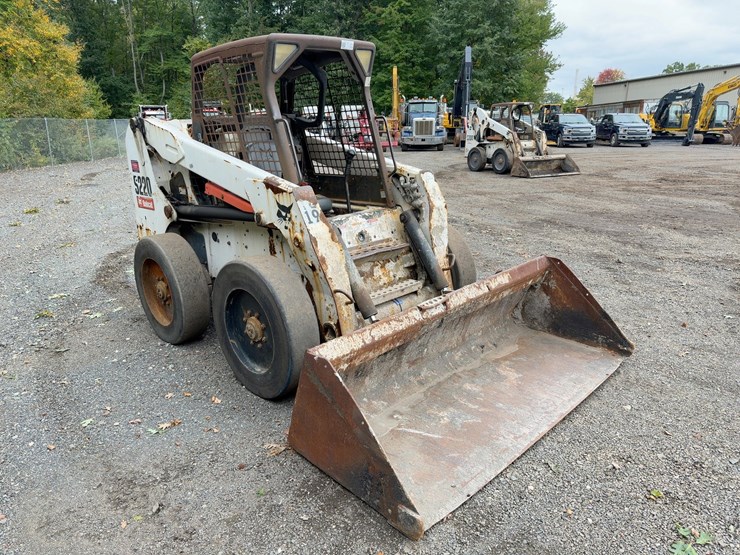 2010-bobcat-s220-image-7